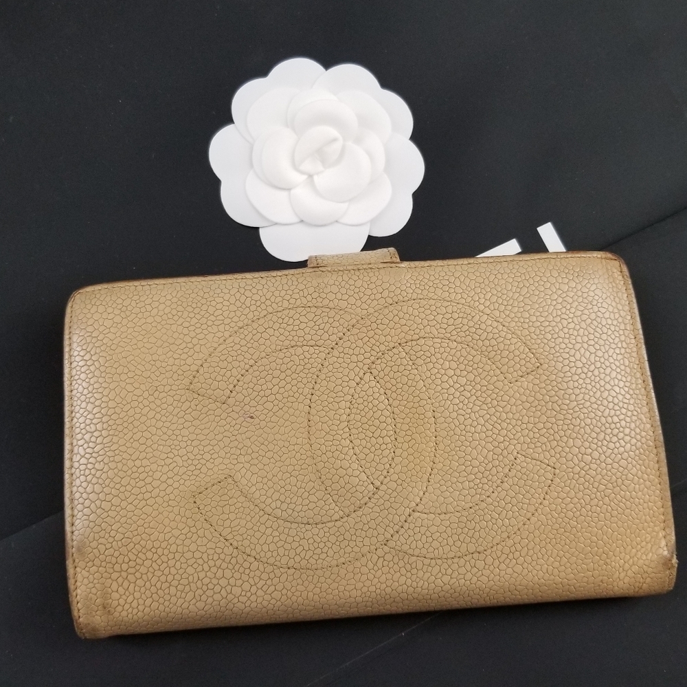 Chanel Cc Beautiful Caviar Leather Wallet/Italy